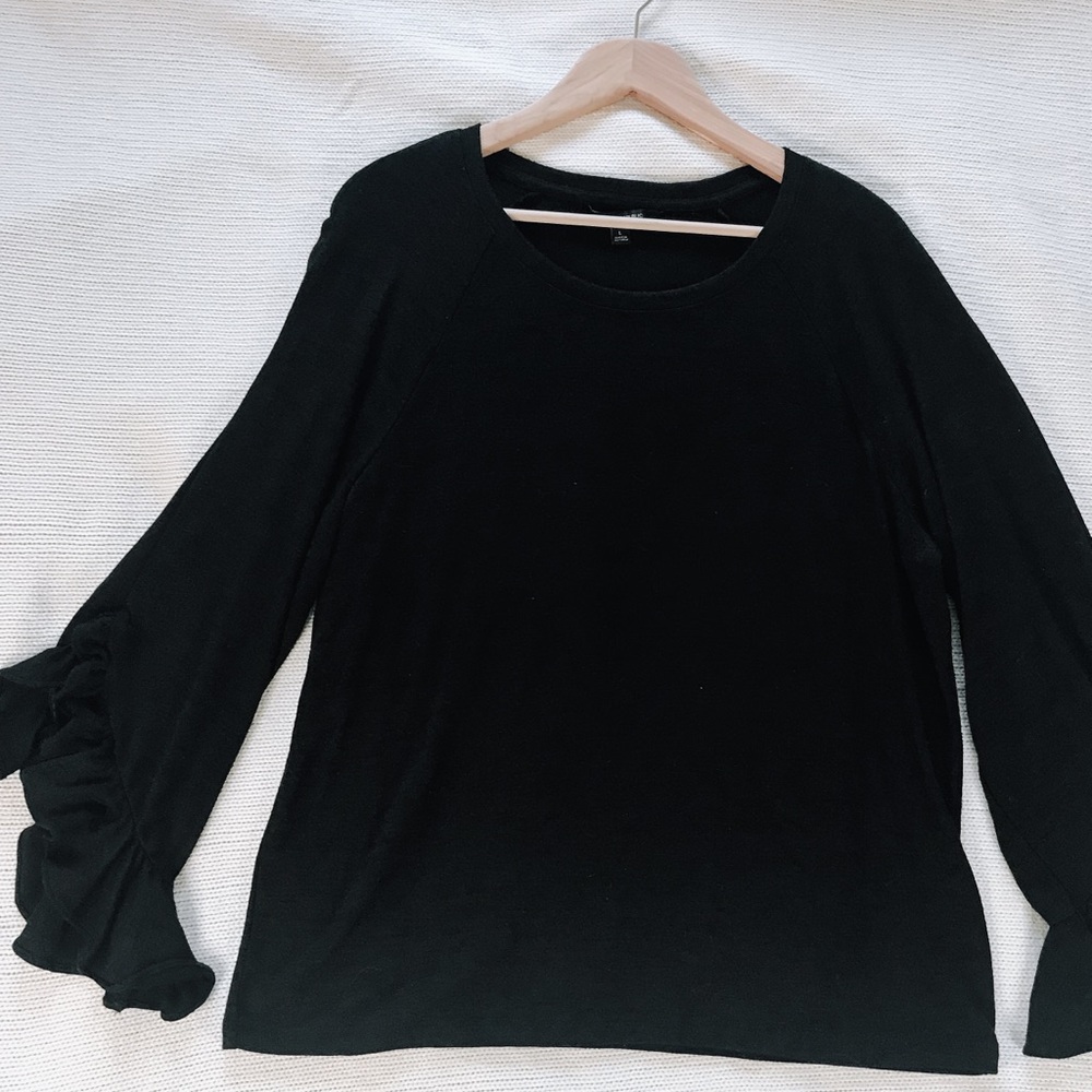 Banana Republic Sweater w/ flutter sleeve black L